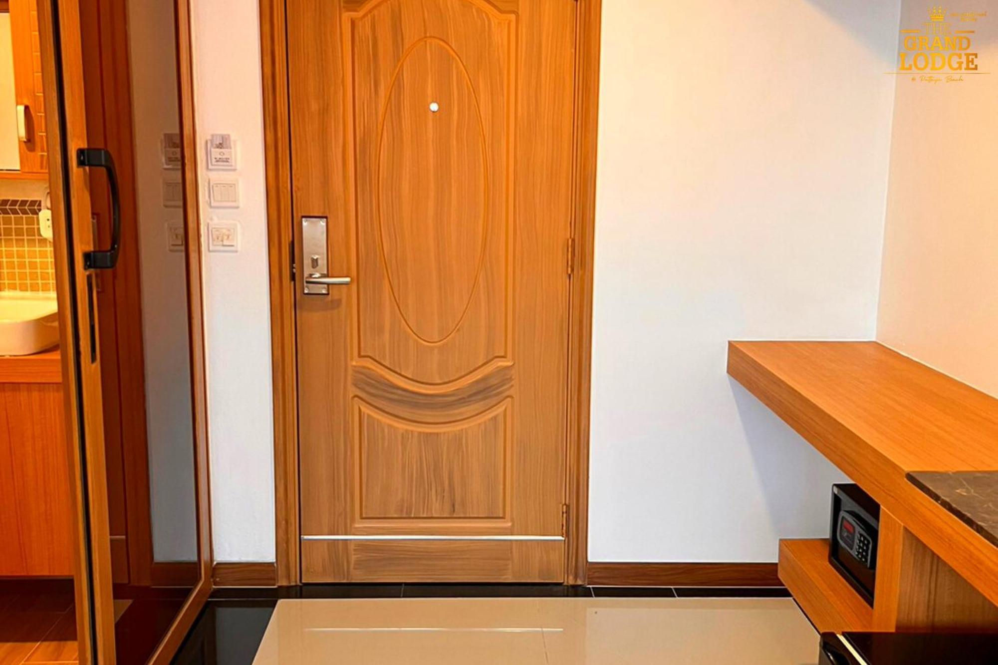 The Grand Lodge Pattaya Bagian luar foto